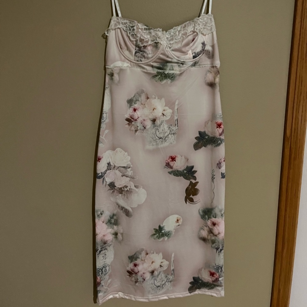 Floral midi with lace detailing